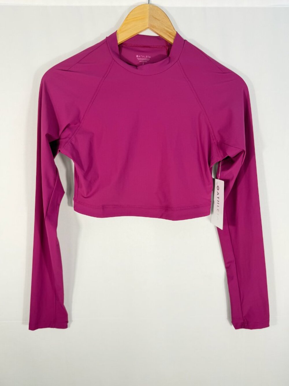 Athleta Crosstrain Ultra Crop Top Wildberry Purple Small NWT Workout